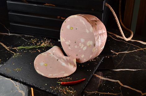 Свиная колбаса Мортаделла с фисташками, варёная 