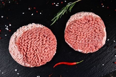Котлета натуральная рубленая из свинины мраморных пород 